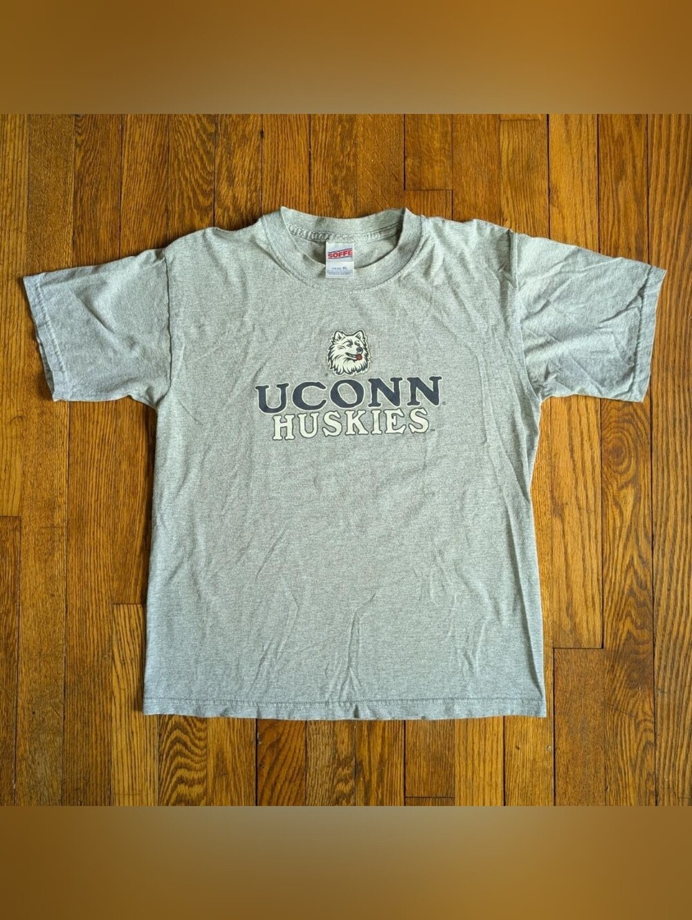 Vintage Y2k UConn University of Connecticut Huskies Grey T-shirt